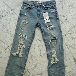 New with tags! Zara slim boyfriend jeans with rips.